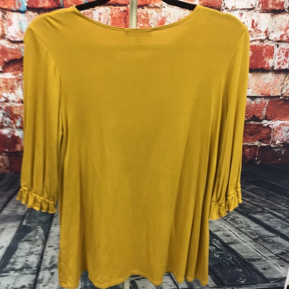 SOLD - Hailey & co top - Picture 6 of 8